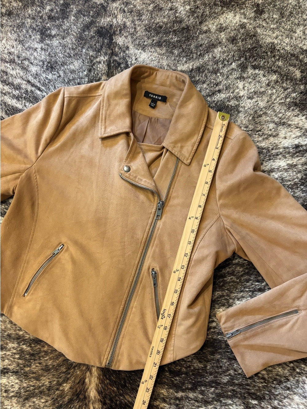 Torrid Suede Moto Jacket, Camel in color, Size 1 - Picture 9 of 10